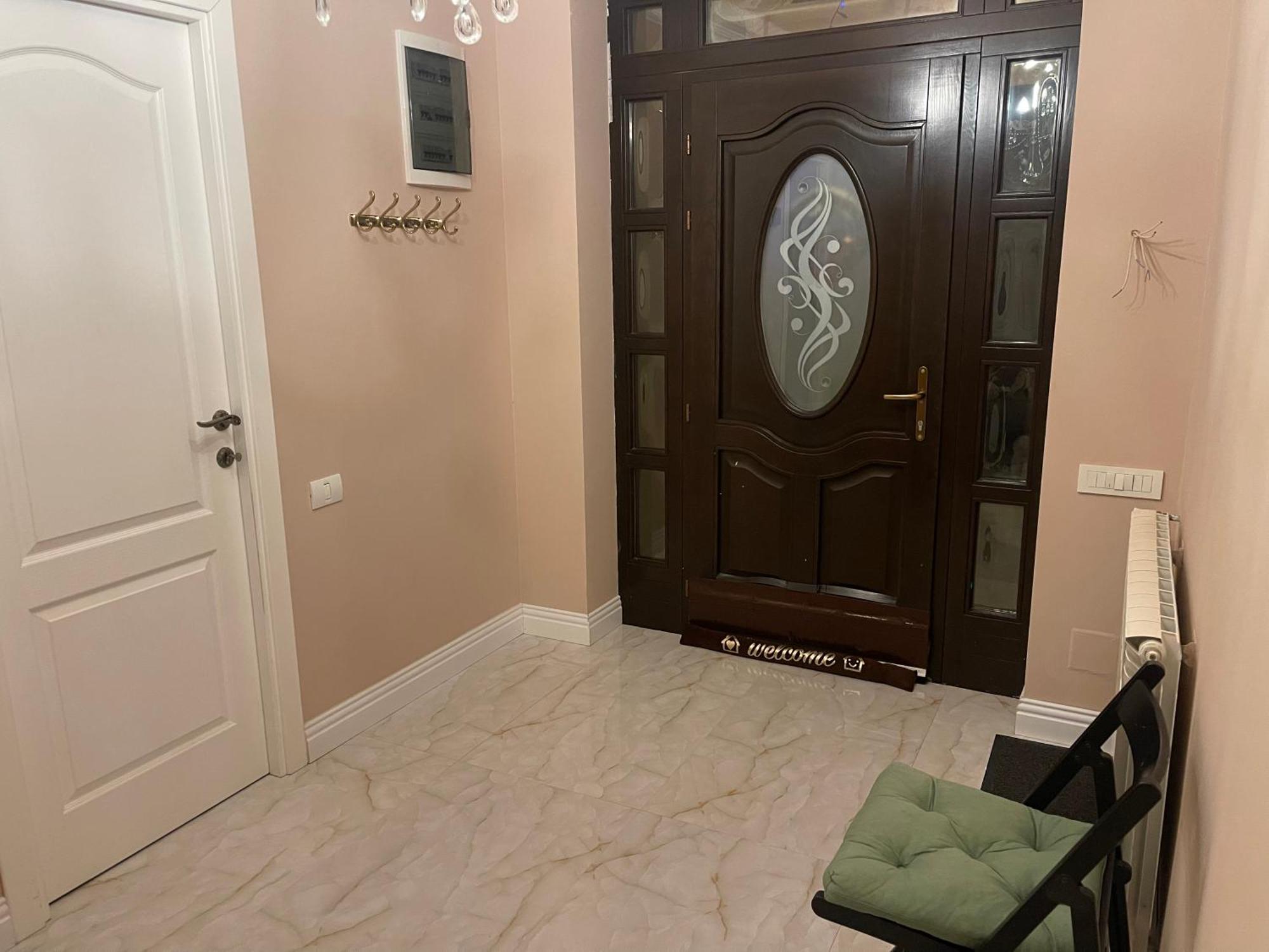 Room In A Private House - 5 Min From Therme And Airport Corbeanca Ngoại thất bức ảnh
