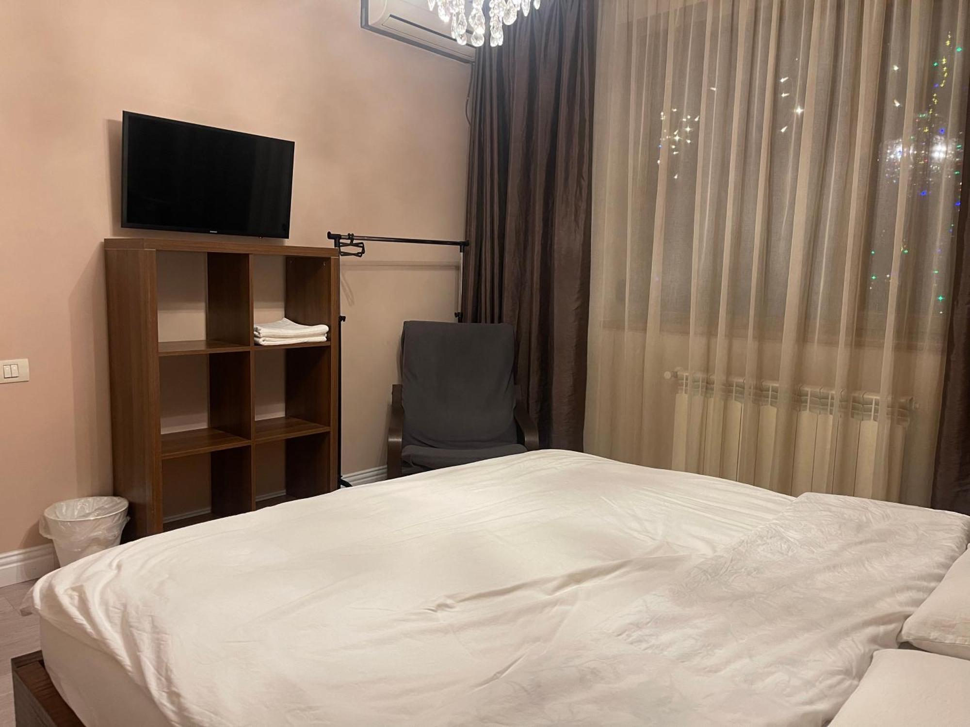Room In A Private House - 5 Min From Therme And Airport Corbeanca Ngoại thất bức ảnh