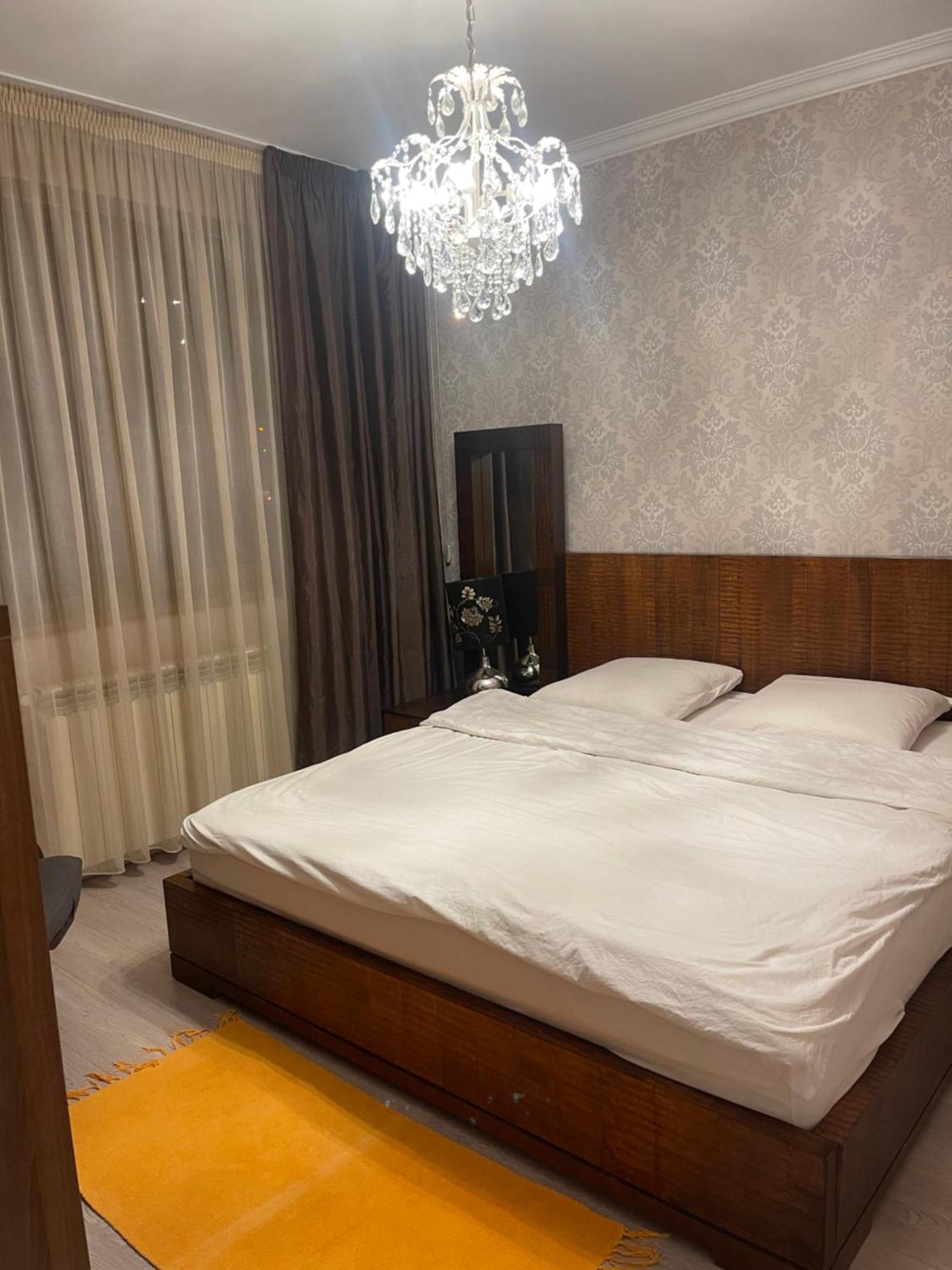 Room In A Private House - 5 Min From Therme And Airport Corbeanca Ngoại thất bức ảnh